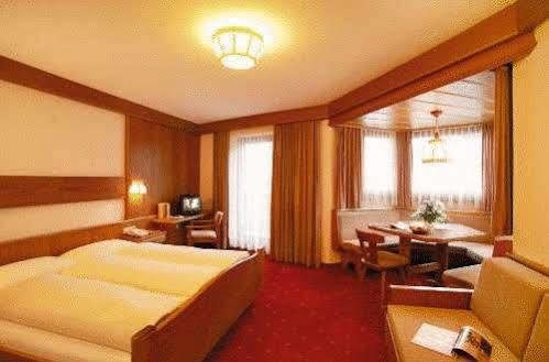 兰姆怀特酒店 耶岑斯 外观 照片